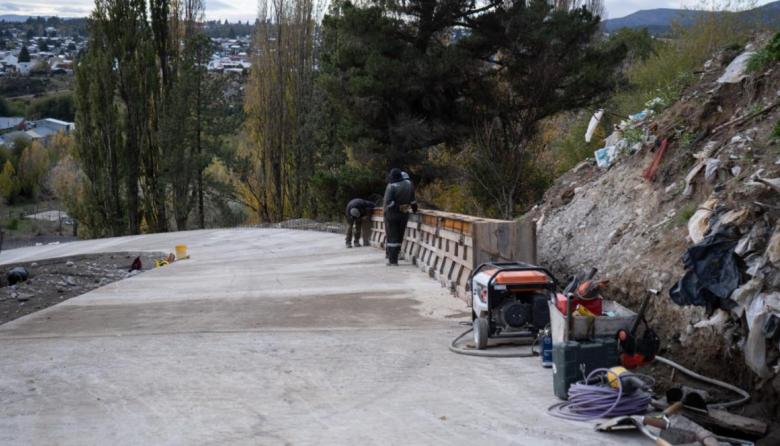 Barreras New Jersey para la Barda del Ñireco: el municipio refuerza la seguridad en el tramo de mayor altura