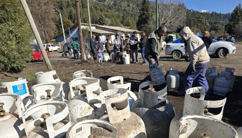 850 inscriptos en una semana: el frío ya se siente en las garrafas de Bariloche