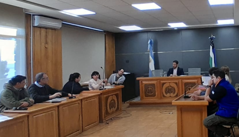 El concejal Pérez en el banquillo: suspenden la formulación de cargos ante un posible acuerdo entre las partes