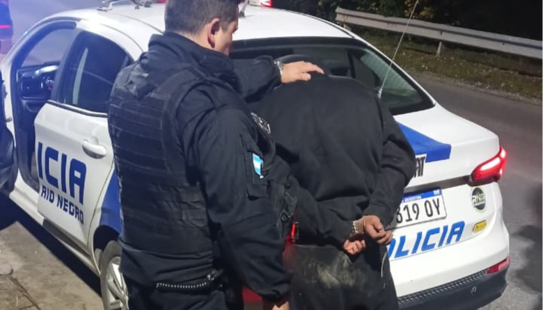 La policía los persiguió desde el centro y fueron detenidos en el km 8 con cocaína