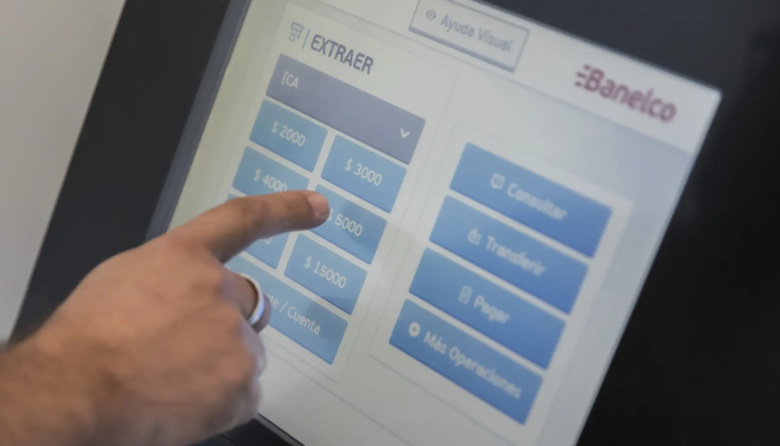 Río Negro oficializa un incremento del 5,65% para los estatales y desdobla el pago de indumentaria