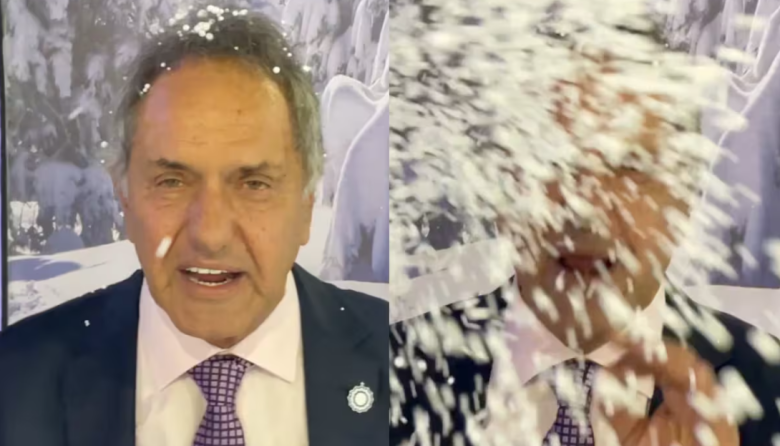El video de Scioli con "nieve" de telgopor se volvió viral y generó polémica