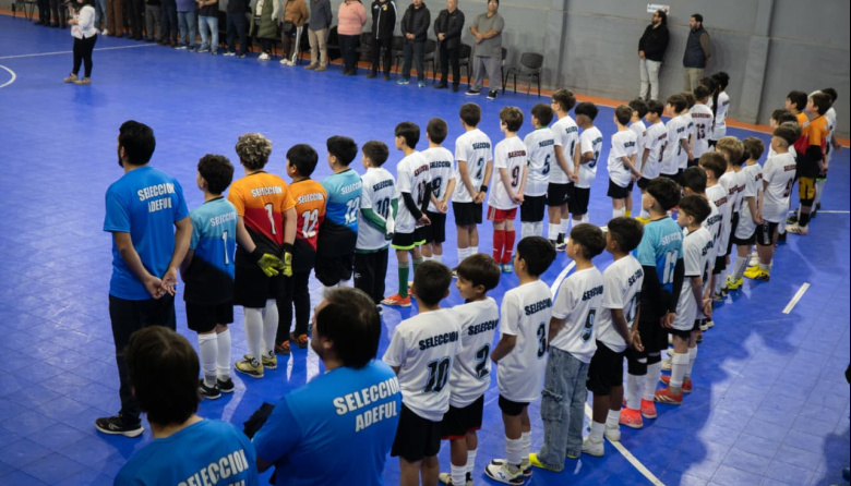 ​​​​​​​El futsal regional largó con el gimnasio de ADEFUL desbordado de público