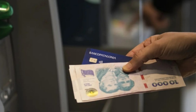 El bolsillo que no llega a fin de mes: en Río Negro, el salario corre de atrás