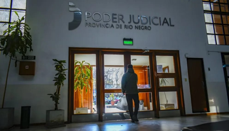 Una docente de Bariloche reclamó por descuentos salariales durante una licencia médica y la justicia le dio la razón