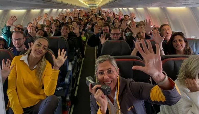 Flybondi: la low cost que cobra vuelos y regala esperas en el suelo del aeropuerto (fue sancionada)