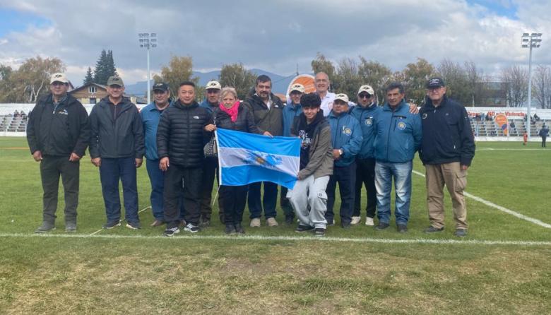 Memoria, frío y pelota: los chicos de Bariloche le pusieron el cuerpo a un homenaje que no se olvida
