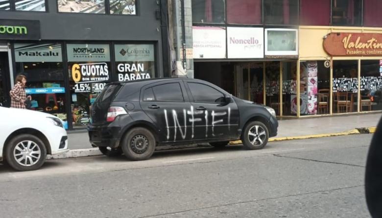 "INFIEL": el misterio del auto negro que recorrió la Cordillera y generó revuelo en redes