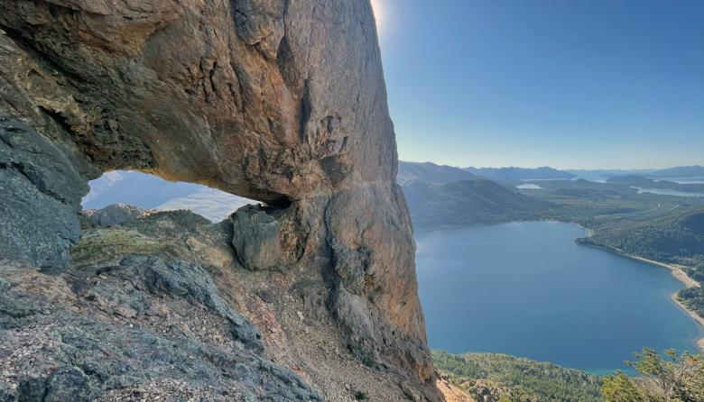 Un bebé rodó diez metros en el cerro Ventana: estaba en una mochila portaniños y fue rescatado con vida