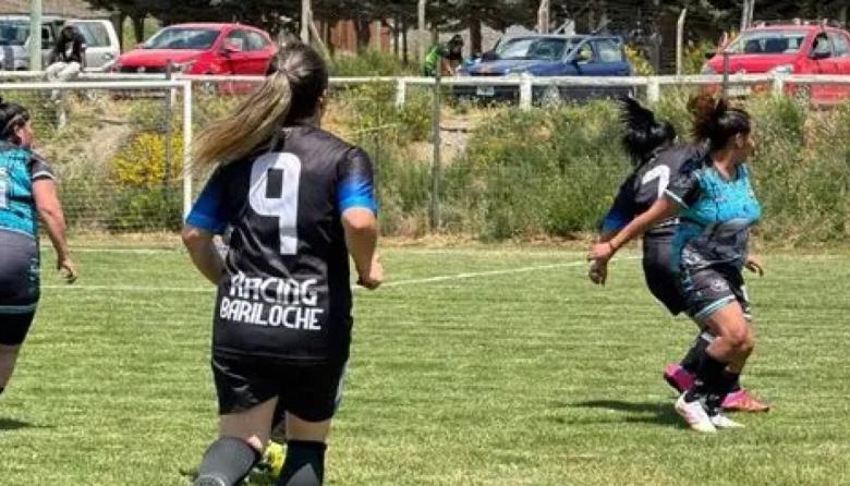 El fútbol femenino barilochense tiene historia, cancha y jugadoras: le falta una ordenanza
