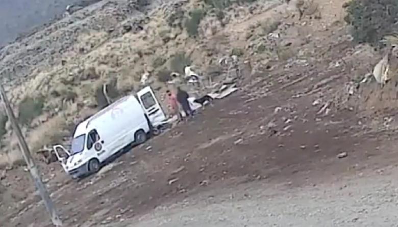 Una fundación de Bariloche tiró basura al costado del vertedero y un vecino los encaró en el momento