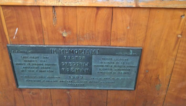 Ahora, aparecieron urnas con cenizas camino al refugio Frey