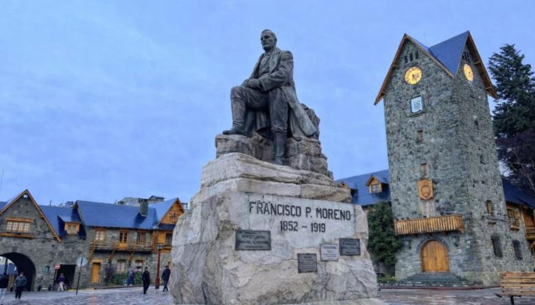 La IA que resolvió el dilema de la estatua: Perito Moreno como la figura que Bariloche necesita