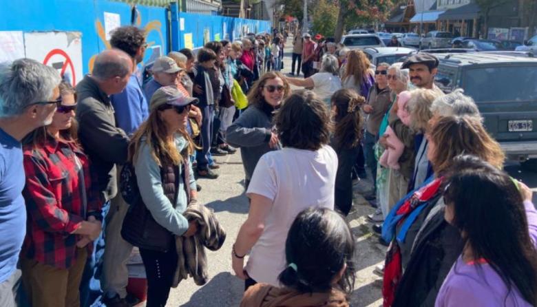 ​​​​​​​Wallace le pidió a Provincia un informe técnico sobre el arrayán centenario del ex Correo: la pelea por el árbol crece