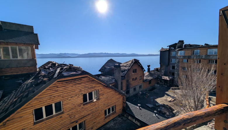 (VIDEO) Así quedó el Hotel Huemul, un ícono de casi 90 años, hecho cenizas