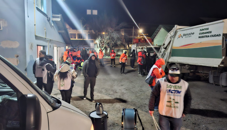 Trabajadores de recolección mantienen la retención de servicios a la espera de la Secretaría de Trabajo provincial