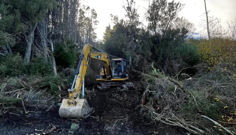 Arrancó la obra de la nueva toma de agua del Lago Gutiérrez para 75 mil vecinos del sur