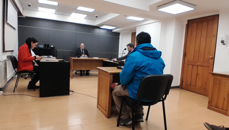 Bariloche: destrozó el auto de su ex, la amenazó de muerte y ahora tiene prohibición de acercamiento