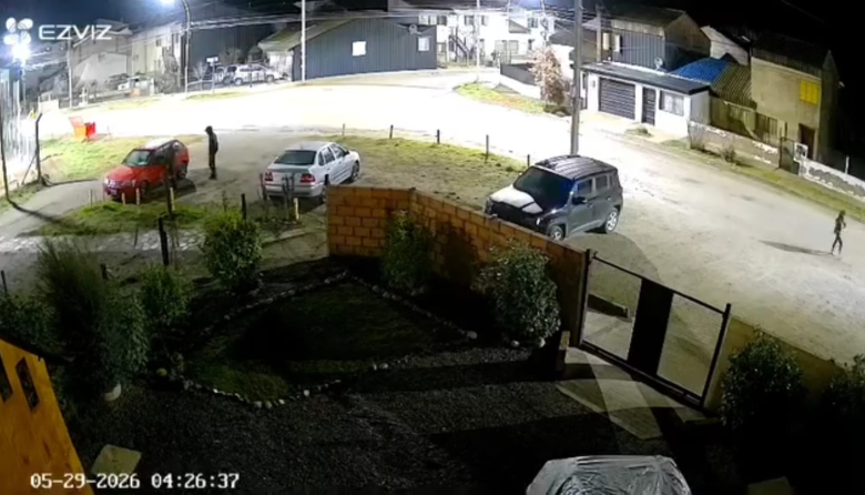 (Video) Robaron un auto "a tiro" en el barrio 170 Viviendas y los dueños piden ayuda para encontrarlo
