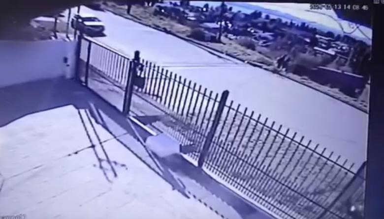 Prendieron fuego la barda en Mitre al 1900 e investigan a dos personas que captaron las cámaras municipales