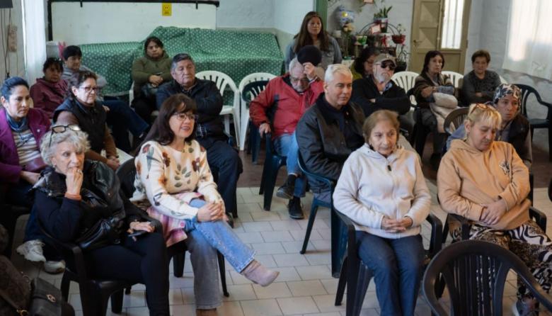 Cortés se reunió con vecinos del barrio Güemes por seguridad, tránsito y obras