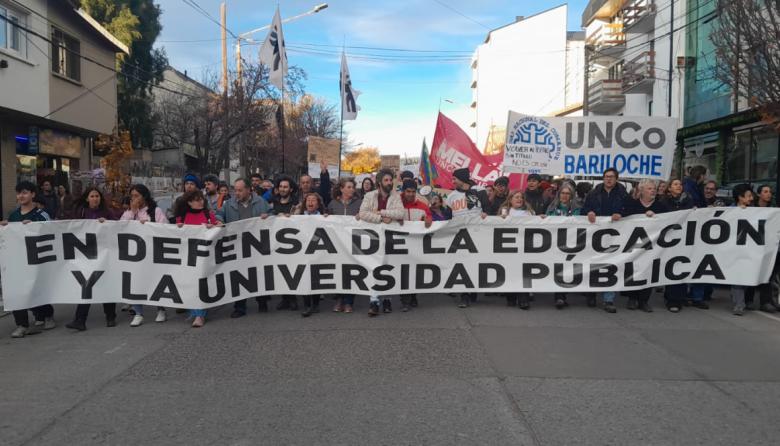 Cuarta marcha federal: miles salieron en defensa de la universidad pública en Bariloche