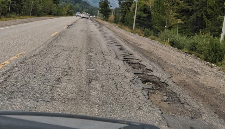 (Video) Ruta 82: un mes después del anuncio de reparación, los vecinos muestran los pozos