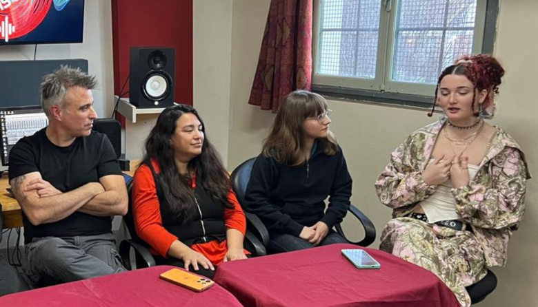 "Frecuencia 45": el proyecto que convierte a los estudiantes en productores profesionales de música en vivo