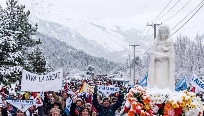 La nieve amaga, asoma y se borra: Bariloche reza por la postal blanca con un alerta amarillo como esperanza