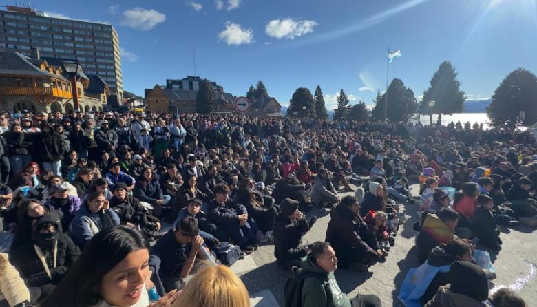 Bariloche vibra al ritmo de la Scaloneta: el Centro Cívico se transforma en una tribuna a cielo abierto