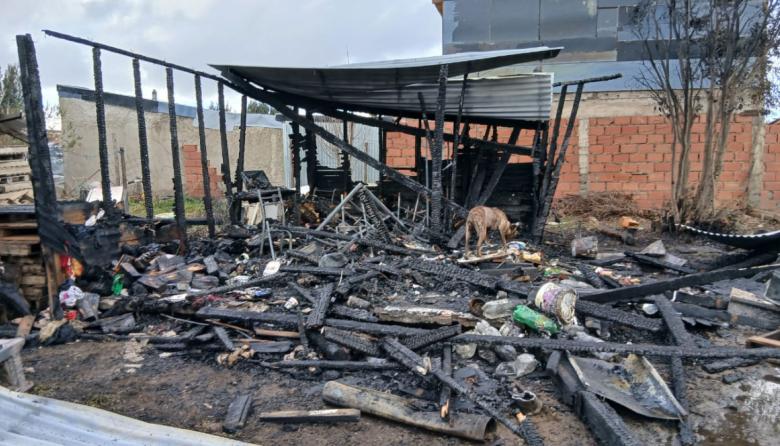 Formalizan la junta vecinal del 29 de Septiembre mientras una casa se incendiaba en el barrio