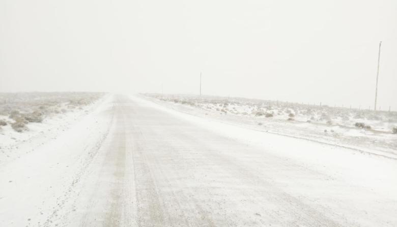 Alerta vial: nieve, viento y cortes de ruta en Piedra del Águila, Ruta 237 y 40, por el temporal