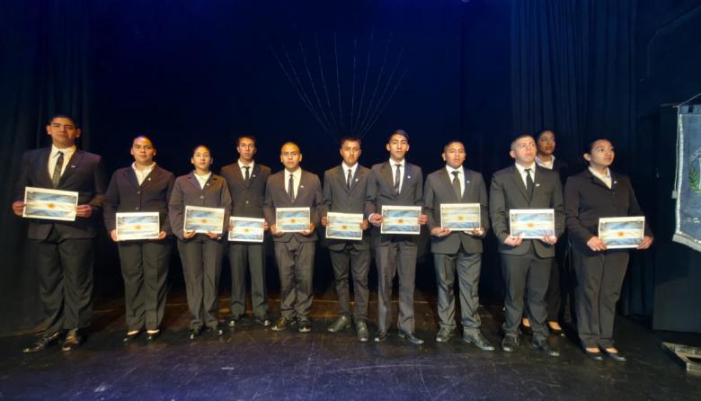 Bajo el legado de Belgrano, la Agrupación "20 de Junio" juró fidelidad a la Bandera Nacional
