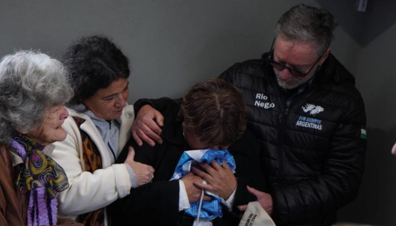 Bariloche entronizó la placa de Víctor Olavarría, el soldado que volvió desde Darwin (Malvinas)