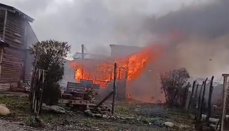 Incendio en el barrio 29 de septiembre: una vivienda quedó destruida