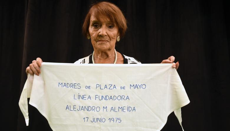 Murió Taty Almeida, referente histórica de Madres de Plaza de Mayo, a los 95 años