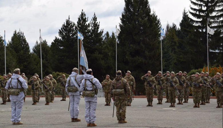 La Escuela Militar de Montaña celebra la Independencia con una velada patriótica abierta a toda la comunidad