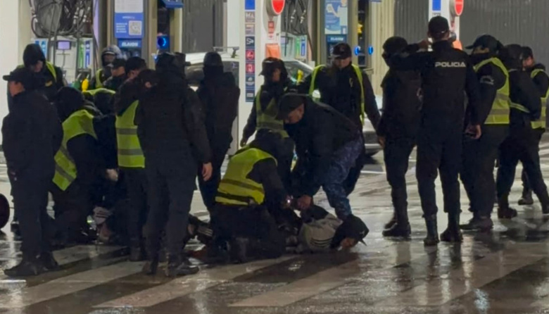(Video) Gases lacrimógenos y detenidos en el centro de Bariloche tras el triunfo ante Inglaterra