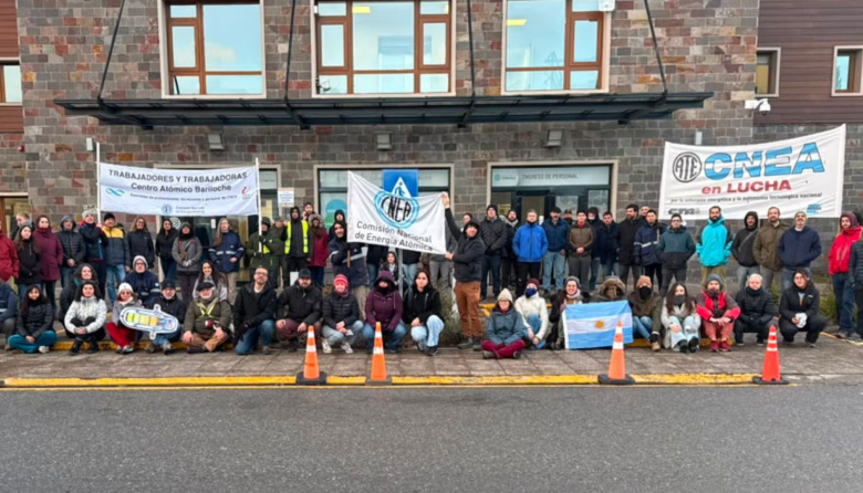 Bariloche, capital de la medicina nuclear, bajo amenaza: trabajadores de CNEA se movilizaron en INTECNUS