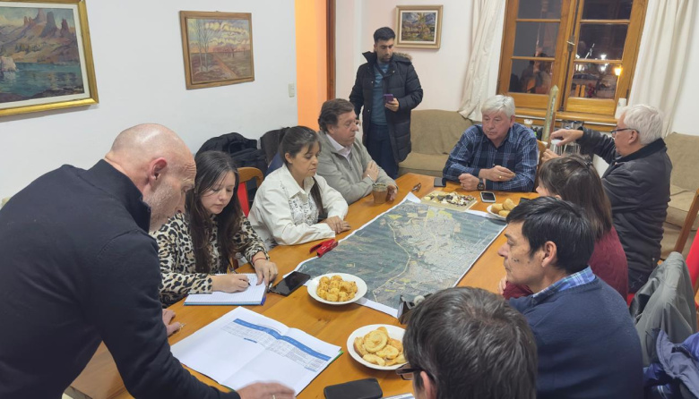Cortés y Weretilneck encabezaron una mesa de trabajo por la conectividad y los servicios de Bariloche