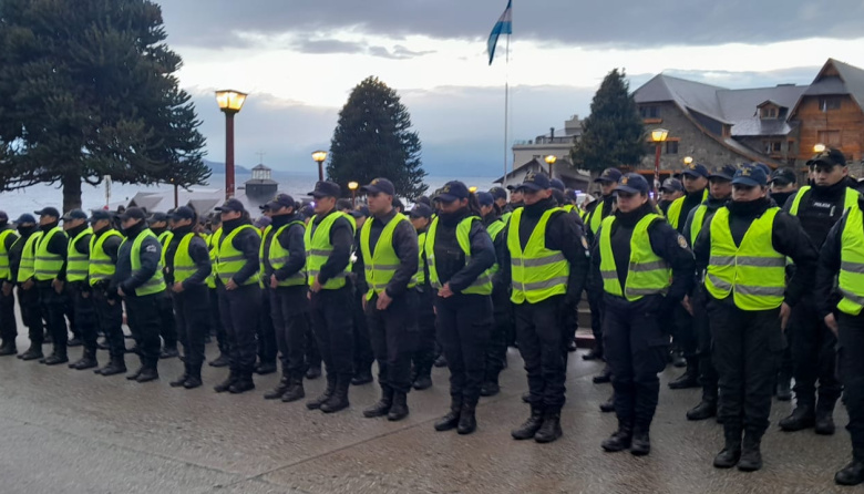 Para el gobernador, el índice del delito bajó en Bariloche: "llevamos ya tres delincuentes chilenos expulsados"