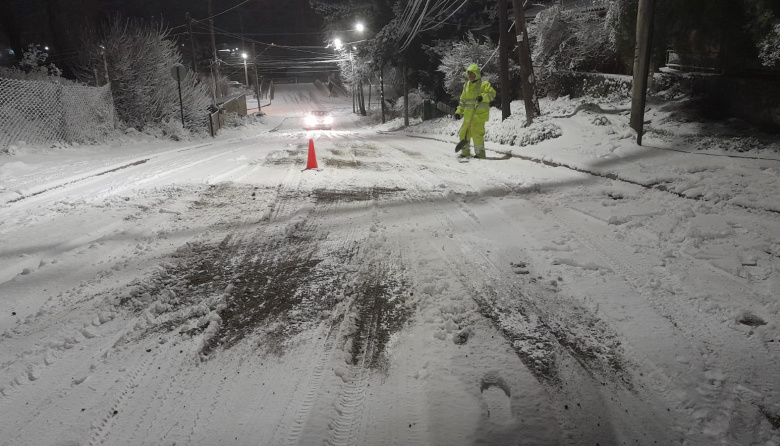 Nieva en toda la ciudad: solicitan transitar con extrema precaución