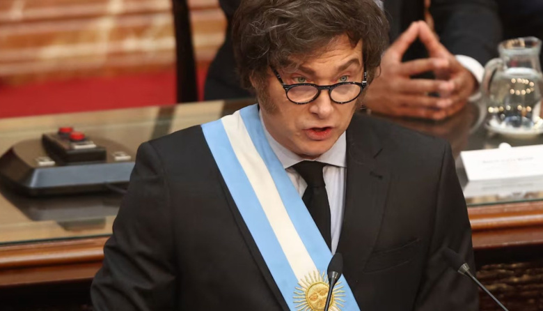 El Gobierno formalizó el proyecto para blindar al Banco Central del "uso político"