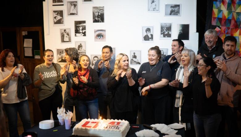 La Escuela Municipal de Arte La Llave celebró sus 41 años con música, torta y emoción
