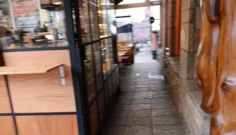 Qué permite y qué prohíbe la ordenanza que regula las mesas y sillas en las veredas de Bariloche