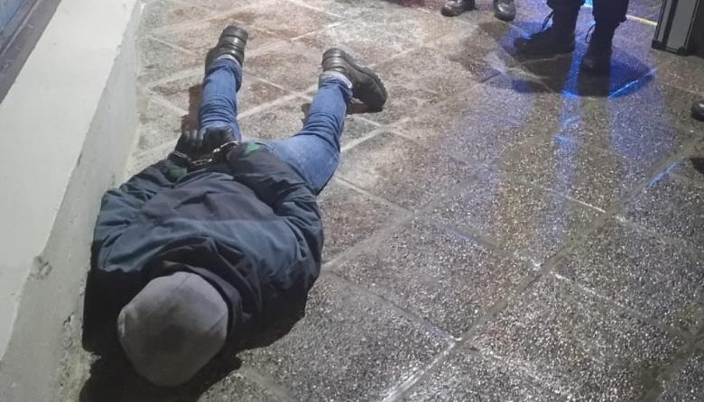 Tercera vez en semanas: cayó de nuevo el mismo ladrón, esta vez junto a un chileno tras robar en Elordi
