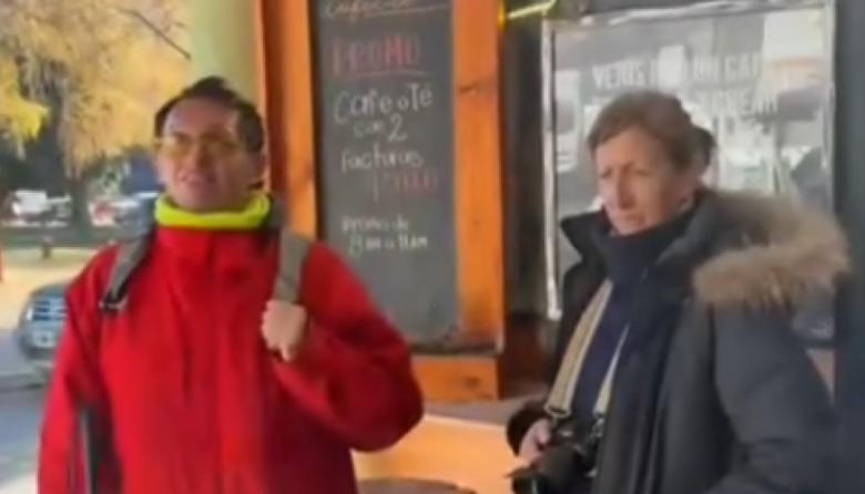 "Este que se hace el ciego": el escándalo del comerciante que humilló a un hombre con discapacidad visual
