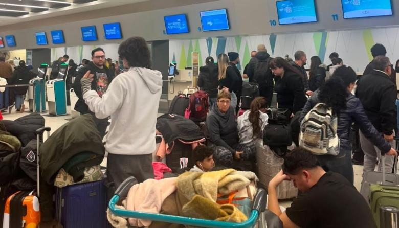Flybondi suspendió todos sus vuelos a Buenos Aires y otra vez dejó varados a pasajeros en Bariloche