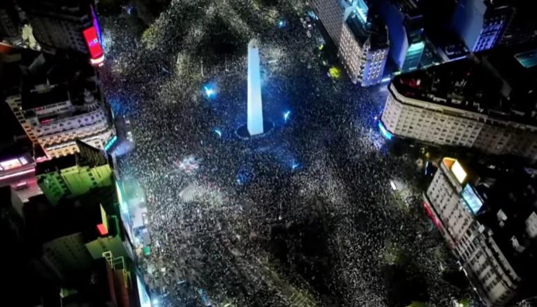 Una bandera, un gol de más, y el país que somos cuando nadie nos mira