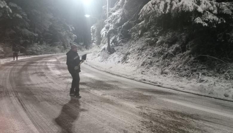 Fuertes heladas: el Municipio pide extrema precaución al circular por Bariloche